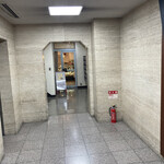 フロマジュリー ミュウ - ビル入り口から奥まった場所にあるので、少し分かりにくいです。