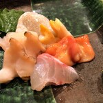 どんつき左 - どんつき左　お造り、貝以外に鯛もありました