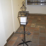 aura dining - すると奥に案内がある。右に　曲がる。