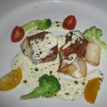 aura dining - お魚料理（コース１例）　皮が　パリッとして　中がジューシー　盛り付けもおしゃれ