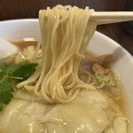 さぶろう - 麺は中細ストレート麺。
