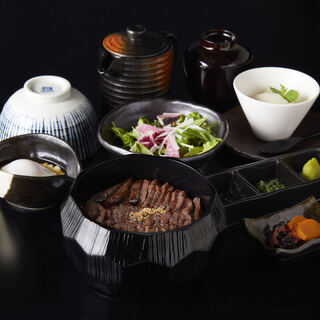 The Kuroge Wagyu Beef Hitsumabushi is a must-try. Providing carefully selected high-quality Japanese beef