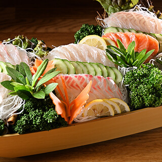 A wide selection of special dishes made with extremely fresh seafood! Also pay attention to the course