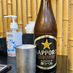 Hanakagari - 瓶ビール 中瓶 605円。キリンラガーが売切れで黒ラベル。