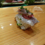 天寿し - サバ。ミョウガと羅臼昆布をのせて