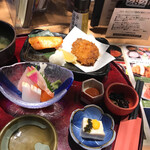 Niigata Sadoshima Ryoutsukou Chokusou Tofuro - 海の恵み定食右