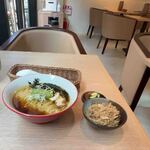 Meikyoushisui - 淡麗醤油900円＋生姜鶏飯300円