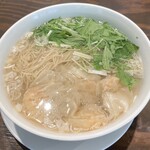 Hanetsuki Yaki Shourompou Dhinzu - 香港海老ワンタン麺