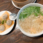 羽根つき焼き小龍包 鼎's - 羽つき焼小籠包＋香港海老ワンタン麺