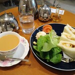 喫茶メレンゲ - えび天サンド、ミルクティー