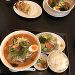 まねき猫食堂 - 上は　チャーシューメン
            下は　からしニンニク味噌野菜ラーメン　シュウマイセット
            