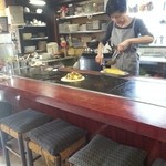 Okonomiyakitemma - 女将さんの心遣い、そして清潔感あり整理された店内