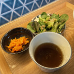 東京MEAT酒場 - スープ、サラダ、小鉢付きです