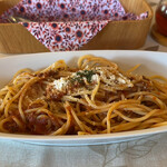 サルーテ - じっくり煮込んだミートソーススパゲッティ 930円。