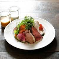 2種のドレッシングで食べる美食家サラダ