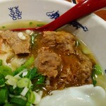 海龍宮 重慶火鍋 - 塩味の和牛骨スープと牛肉はウマい