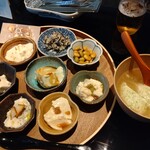 YACCO豆富店 - 豆腐８種盛り合わせ、あおさの味噌汁