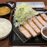Tonkatsu Sakuratei - 熟成特上リブロースカツ定食（1680円）