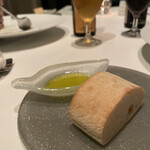 マレッタ - パンとオリーブオイル