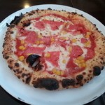トラットリア ナティーボ - ランチハムとコーンのピザ