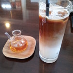 トラットリア ナティーボ - アイスカフェラテ　ガムシロップが妙においしかった