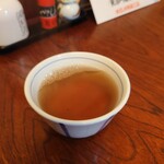 てんぷら 高七 - 熱々のお茶が濃くて旨い。