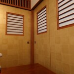 てんぷら 高七 - お座敷左奥。