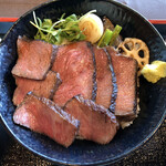 松阪牛 よし田 - 副菜　レンコン、カイワレ、玉ねぎ、茄子　等入ってます