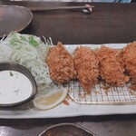 とんかつ多酒多彩 地蔵 - 江田島産大粒カキフライ(季節限定)。