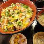 魚盛  - ばらちらし漬け丼（９００円）