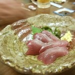徳乃 - ケンケン漁法で釣った夕方揚げのモチガツオ