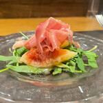 オステリア オルト - 生ハム、イチジクとセルバチコのサラダ
