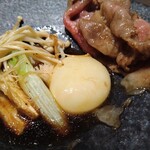 Hassun - 美味しいすき焼きとお米を与えた鶏さんのたまごは黄身も真っ白！