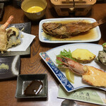 大浜荘 - 左から、天ぷら　カボチャの冷製ポタージュ　揚げカサゴの餡掛け　オードブル的一皿