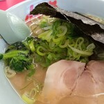 山岡家 - 醤油（薬味ネギ，味濃いめ・アップ）