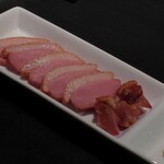 DEN - 合鴨の自家製燻製