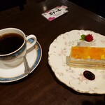 187956900 - 林檎と桃のケーキセット