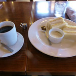 カフェヨシノ - ブレンドコーヒーとエッグサンド