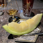 バー エグザゴーヌ - R4.10  チャームはマスクメロン