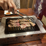 焼肉 花火 - 焼き台。