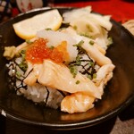 華屋与兵衛 - 小炙りトロサーモン丼