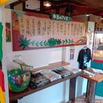 牛小屋のアイス - アイスクリームのメニュー表。
                                アイスクリームは日替りのようです。
                                魔王やひと夏の思い出など実際にショーケースを見てみないと分からないアイスクリームも…。