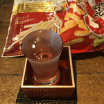 麹町いづみや しろ - 35.カルビーかっぱえびせん、THE チーズ鱈〜スペシャルブレンド〜、栄光富士 黒狐 純米大吟醸無ろ過生原酒