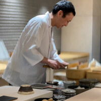 鮨德 - 鰹を切る