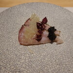 Sushi Shimizu - 鰆(3.5㎏、師崎)藁で軽く燻し、水晶文旦とキャビアを添えて