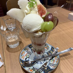 みのりカフェ - 季節の果物パフェ