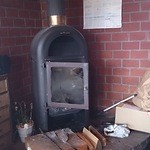 我が家の卵 - ピザも焼けるストーブ。