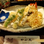やぶ久 - 天ぷら、大きな海老が食べやすく切って有ります。