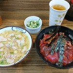 新竹三楽 - まぐろ丼(はらみ入り)・とん汁・漬物
