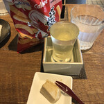 麹町いづみや しろ - 32.カルビーかっぱえびせん、熊本 五ッ木 山うにとうふ、東薫 秋あがり 純米吟醸無ろ過生原酒